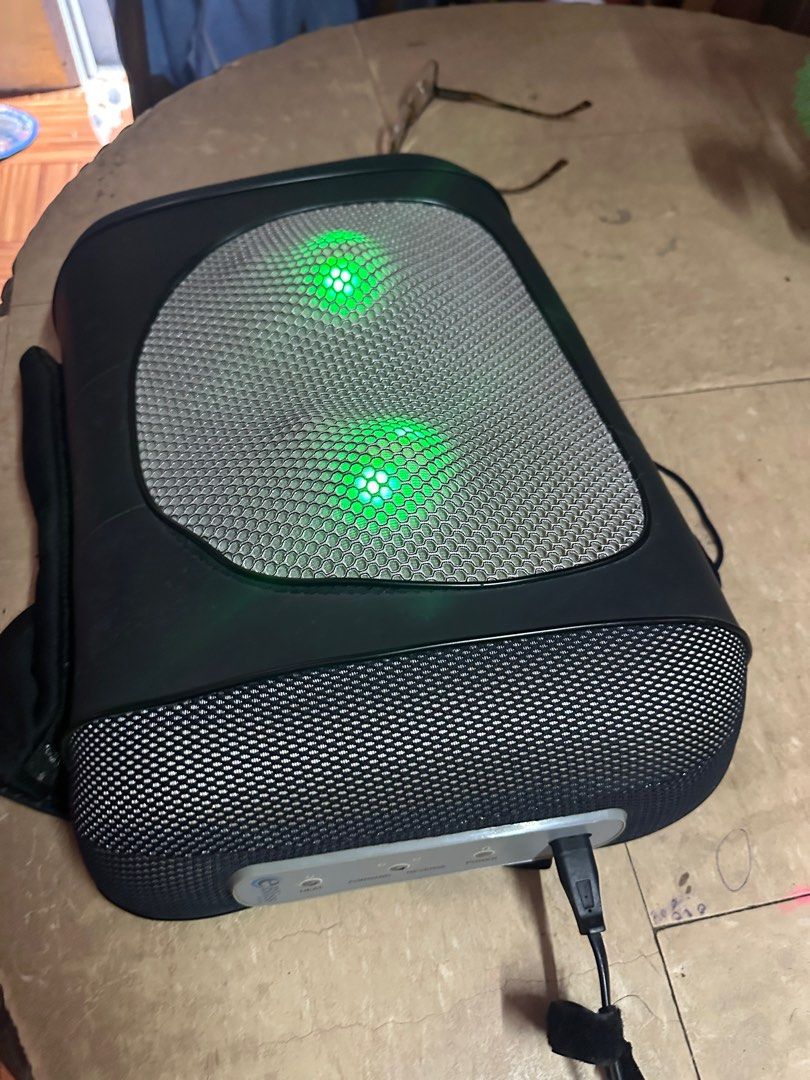 back massager (Category: Massage Devices) located in Manila. Submitted by hugene29 (Listing ID 1352947775, Image 2). Description: seat back massager heated at malakas il rotational power nya.