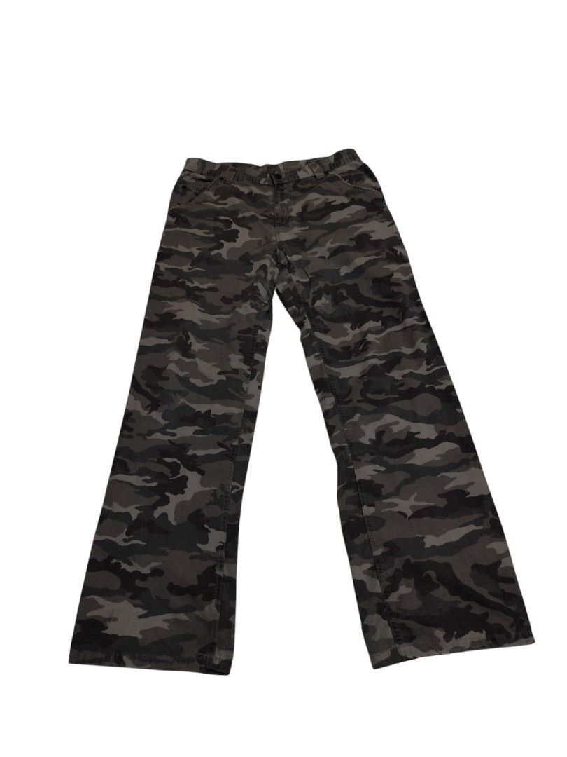 Baggy Camo / Camouflage Pants (Category: Jeans) located in Cauayan City . Submitted by tl.yah (Listing ID 1352998085, Image 1). Description: 32 waist, 41.5 length, 9 leg hole.