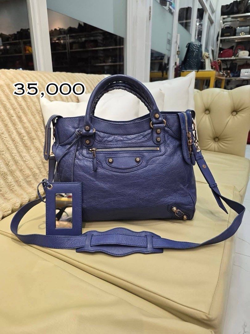 Balenciaga velo (Category: Luxury Bags & Wallets) located in Quezon City. Submitted by authenticpreloveeedph (Listing ID 1353021323, Image 1). Description: .