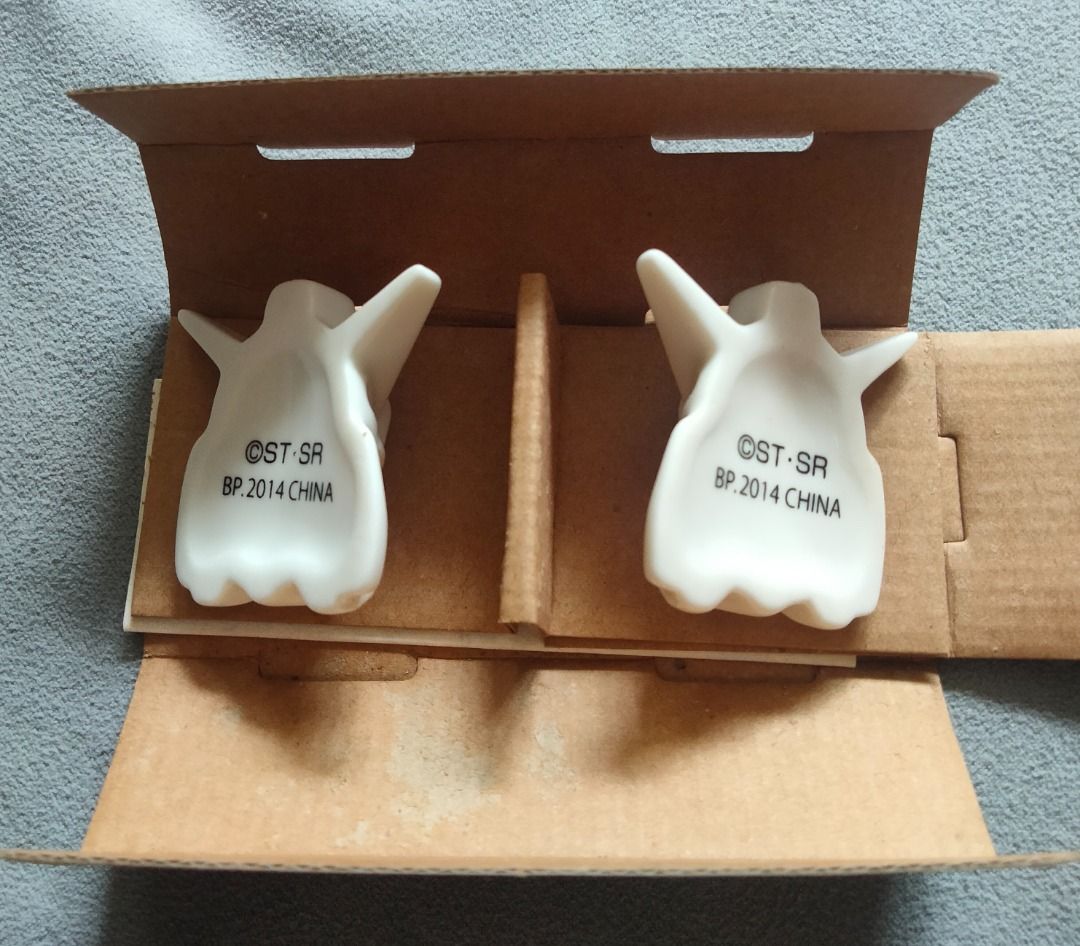 Banpresto Ichiban Kuji Mobile Suit GUNDAM 35th Anniversary F Prize Tableware Set of 2 Chopstick Rests - RX-78-2 (Category: Dinnerware & Cutlery) located in Quezon City. Submitted by tindanibeandeng (Listing ID 1352925679, Image 3). Description: Banpresto Ichiban Kuji Mobile Suit GUNDAM 35th Anniversary F Prize Tableware Set of 2 Chopstick Rests - RX-78-2 Item: Chopstick Rests Manufacturer: Banpresto Year: 2014 Size: approx. 4cm Anime/Theme: Mobil