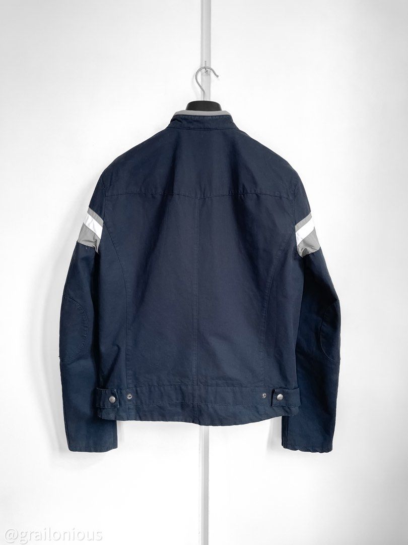 BNWT Armani Exchange Light Cafe Racer Jacket (Category: Coats, Jackets and Outerwear) located in Quezon City. Submitted by grailonious (Listing ID 1352970613, Image 2). Description: Armani Cafe Racer. Racing stripe serves both the purpose of looking sporty and being the jacket vent as well. I love it so nice, fits so perfectly on me. Fits mens S-M. See the last 4 pics for measurements. 145 USD In the 2010s is roughly equal to 190-200 USD in 2025.