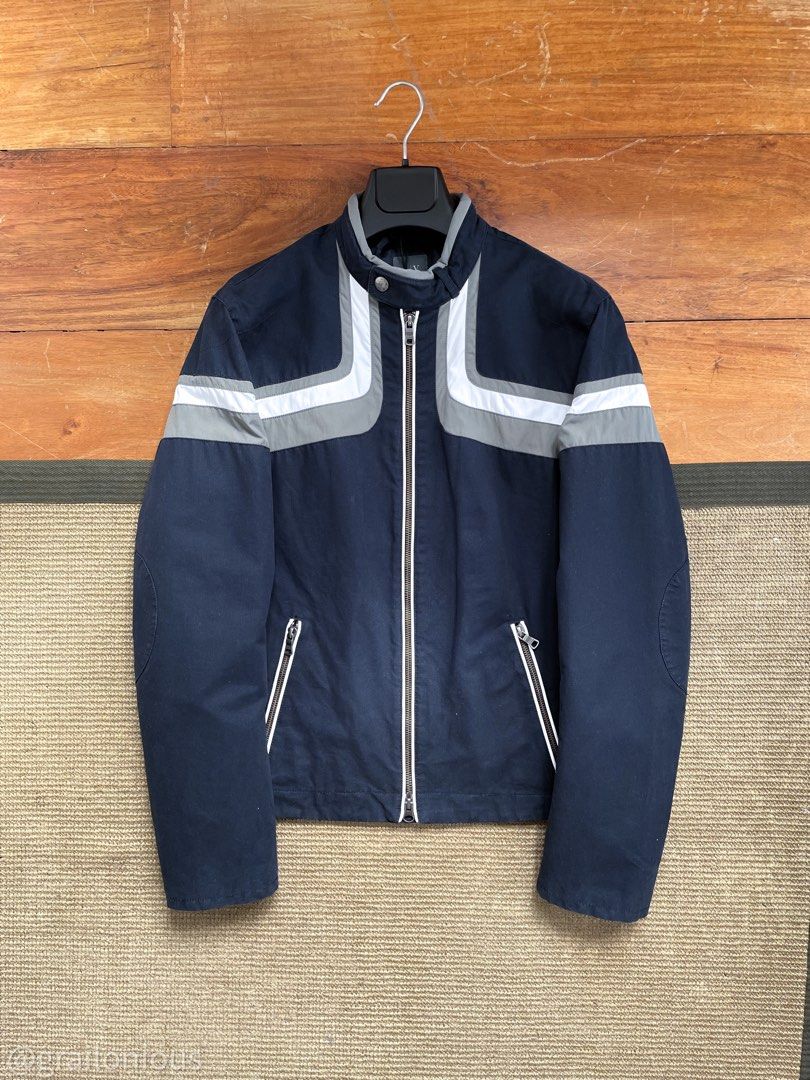 BNWT Armani Exchange Light Cafe Racer Jacket (Category: Coats, Jackets and Outerwear) located in Quezon City. Submitted by grailonious (Listing ID 1352970613, Image 3). Description: Armani Cafe Racer. Racing stripe serves both the purpose of looking sporty and being the jacket vent as well. I love it so nice, fits so perfectly on me. Fits mens S-M. See the last 4 pics for measurements. 145 USD In the 2010s is roughly equal to 190-200 USD in 2025.