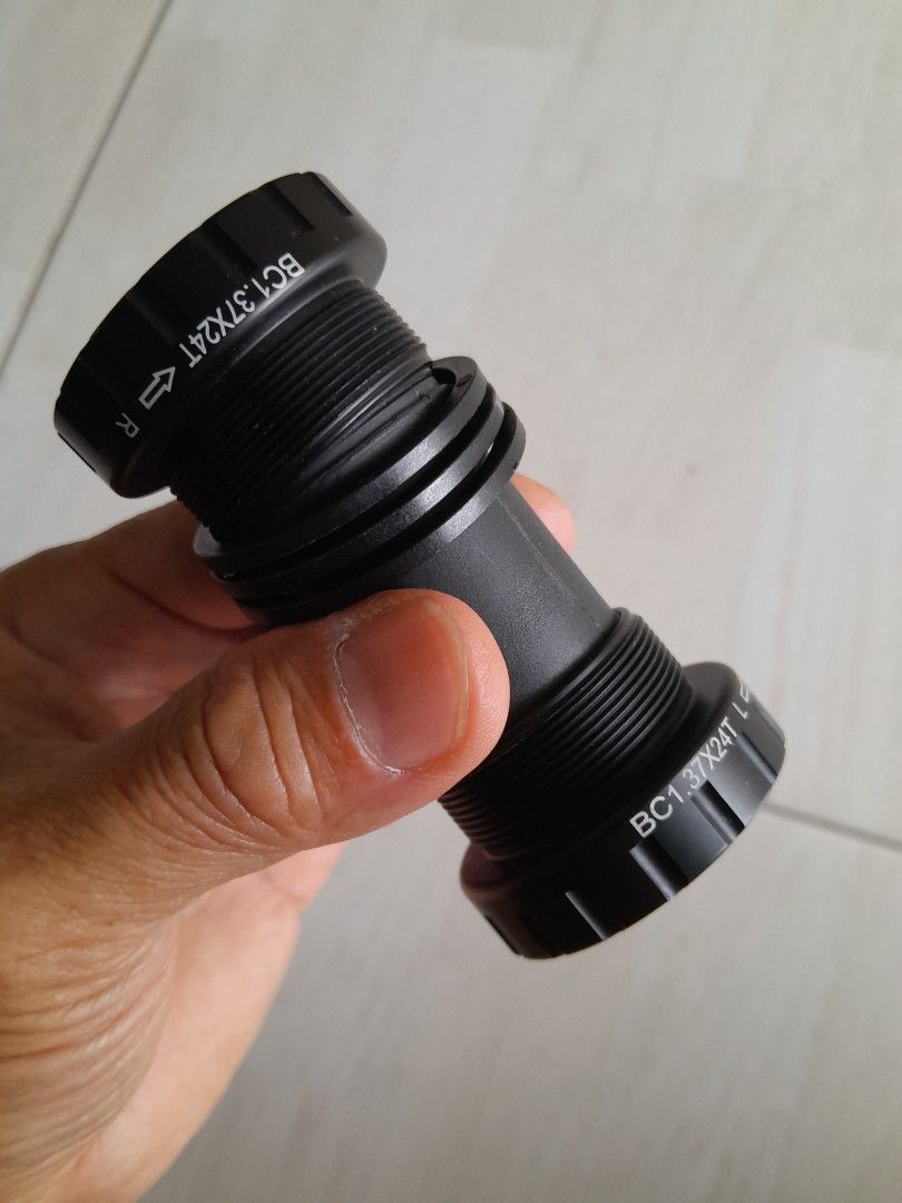 Bottom bracket (Category: Parts & Accessories) located in Singapore. Submitted by noahlim (Listing ID 1352957201, Image 3). Description: size different can't use , need 73 mm , tis 68mm.