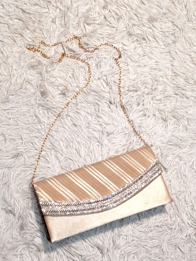 champagne clutch & sling bag (Category: Belt bags, Clutches and Pouches) located in Quezon City. Submitted by cloquettesells (Listing ID 1352955722, Image 2). Description: rfs: need funds loc: quezon city.