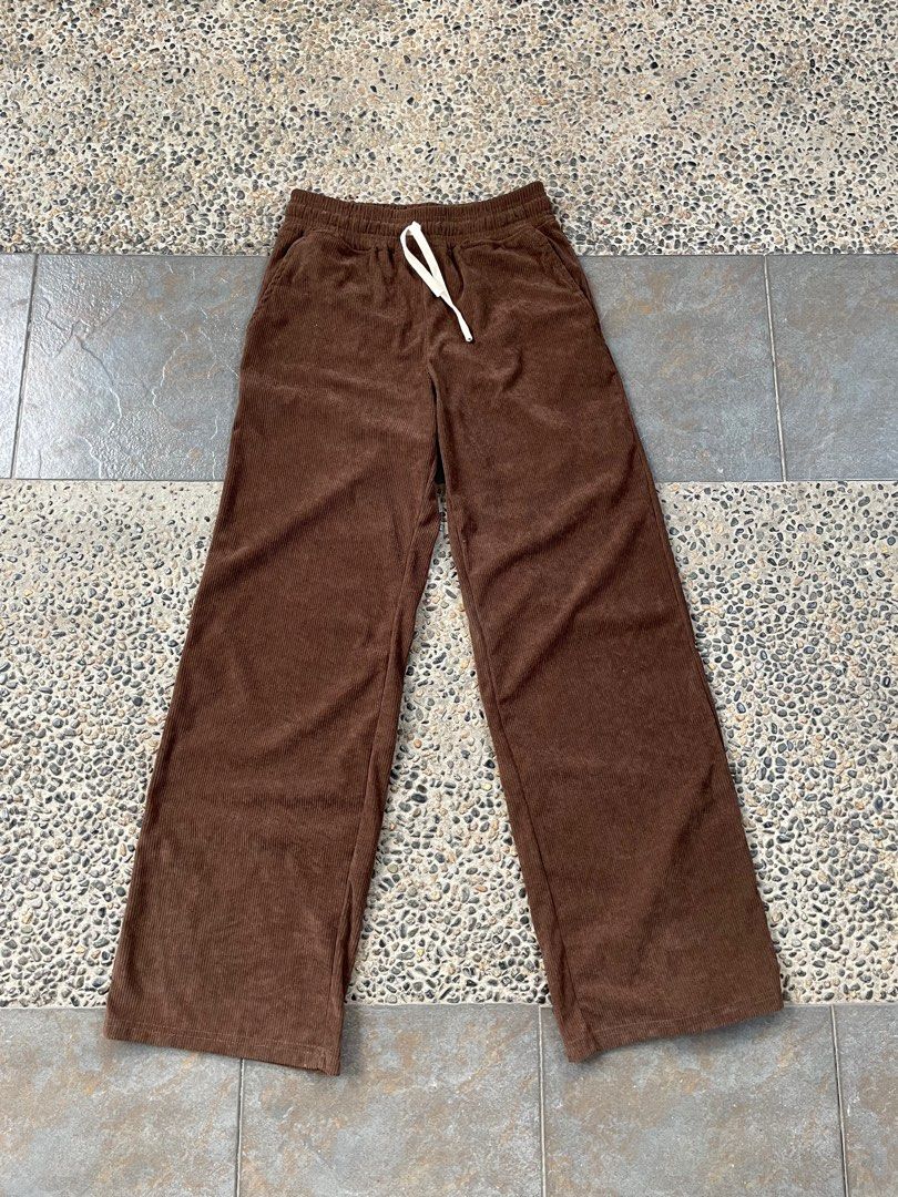 Corduroy Baggy Choco Brown Pants (Category: Other Bottoms) located in Cainta. Submitted by FirstBuys (Listing ID 1352945555, Image 1). Description: 26-32 waistline (garterized) 39 length.