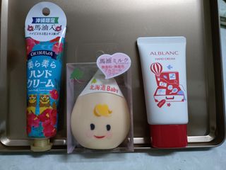 沖繩 美美hand cream 洛神花香味 + 北海道Baby馬油 迷你身體乳霜 + 花王 SOFINA ALBLANC Hand Cream 美白護手霜 合共3件 日本製 Made in Japan 全新未使用 new64179999464193110
