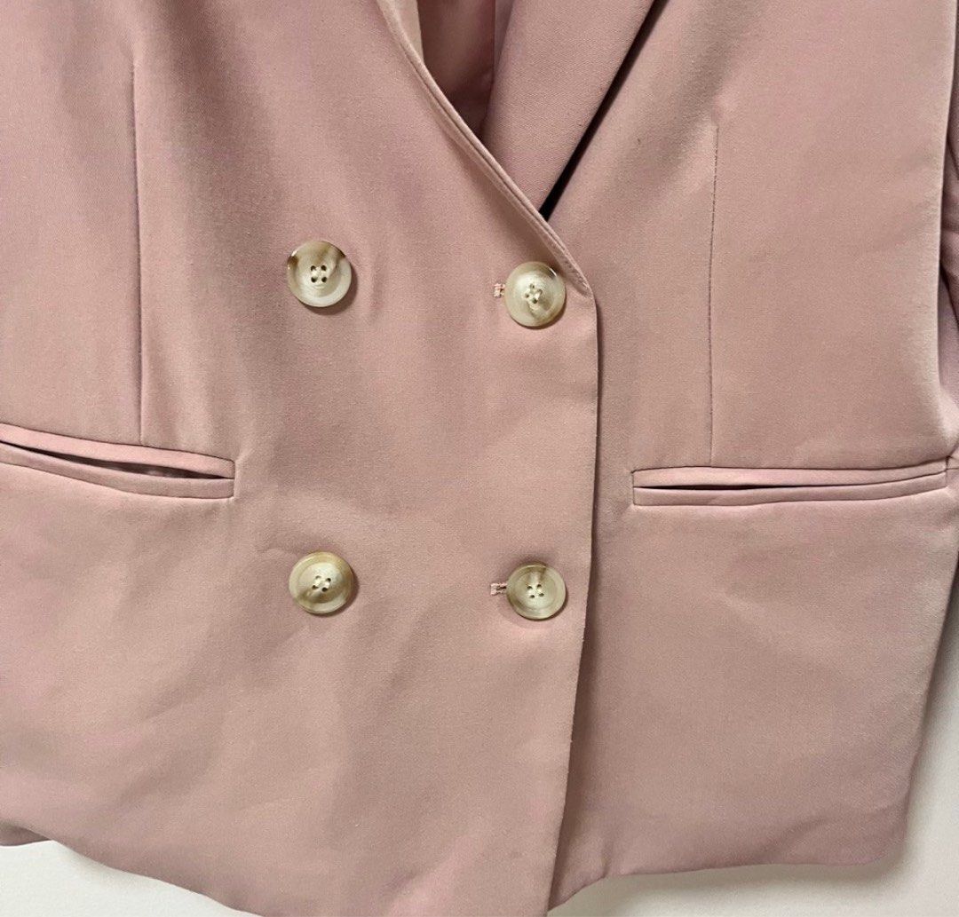 High Quality Dusty Pink Coat FREE SF (Category: Coats, Jackets and Outerwear) located in Caloocan City. Submitted by nishstudio (Listing ID 1352884894, Image 2). Description: SUPER DUPER HQ Like new Double lining Di majustify ng cam yung quality and color nya May shoulder padding sya so di sya flattering pag wide yung shoulders mo kasi lalo sya nakakalapad :( Can fit upto Large Super nice to esp if you travel abroad or for corporate gatherings Po