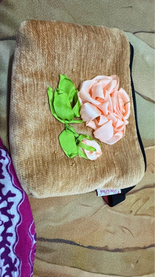 kipling (Category: Wallets & Card holders) located in Kemaman. Submitted by aliaaahakim (Listing ID 1353015124, Image 3). Description: bag kipling . tak pernah guna.. nak letgo rm20 .