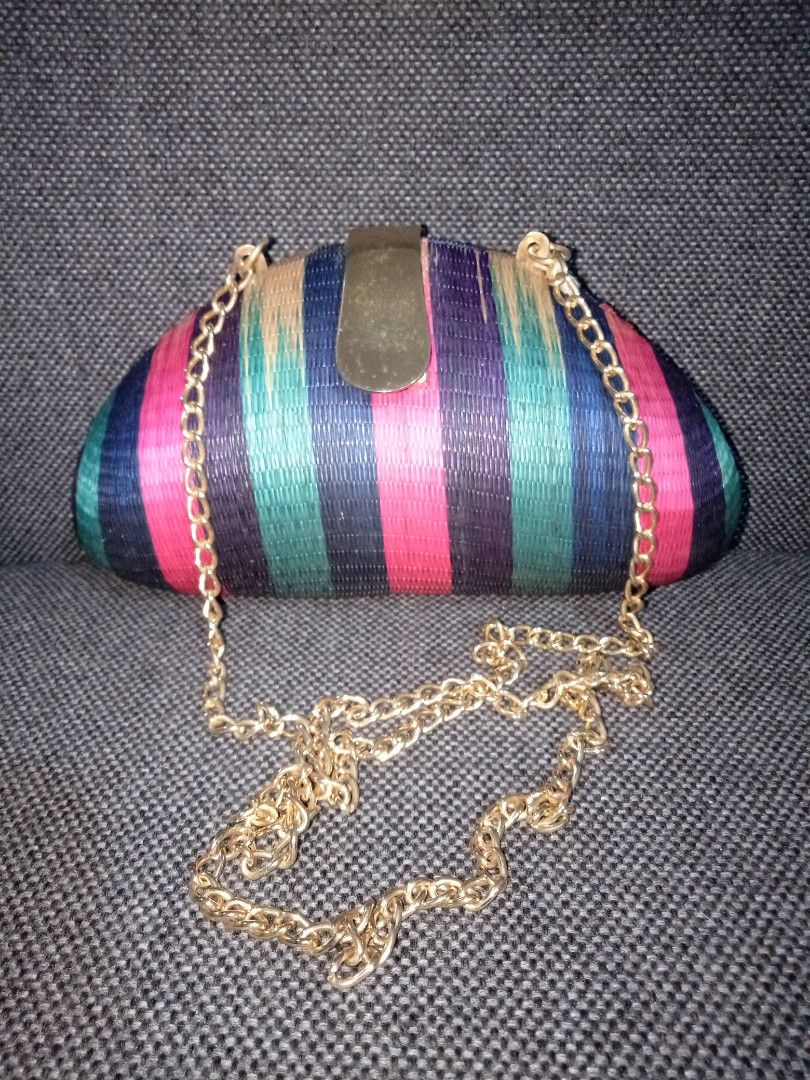 Ladies Bags Clam Shell Shoulder Sling (Category: Shoulder Bags) located in Manila. Submitted by fr33_lance (Listing ID 1352982034, Image 3). Description: ***Digital Payment only !!! ***No to Cash Transactions !!! ***Sure Buyers only !!!.
