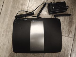 Linksys EA6900 router63004257024002110