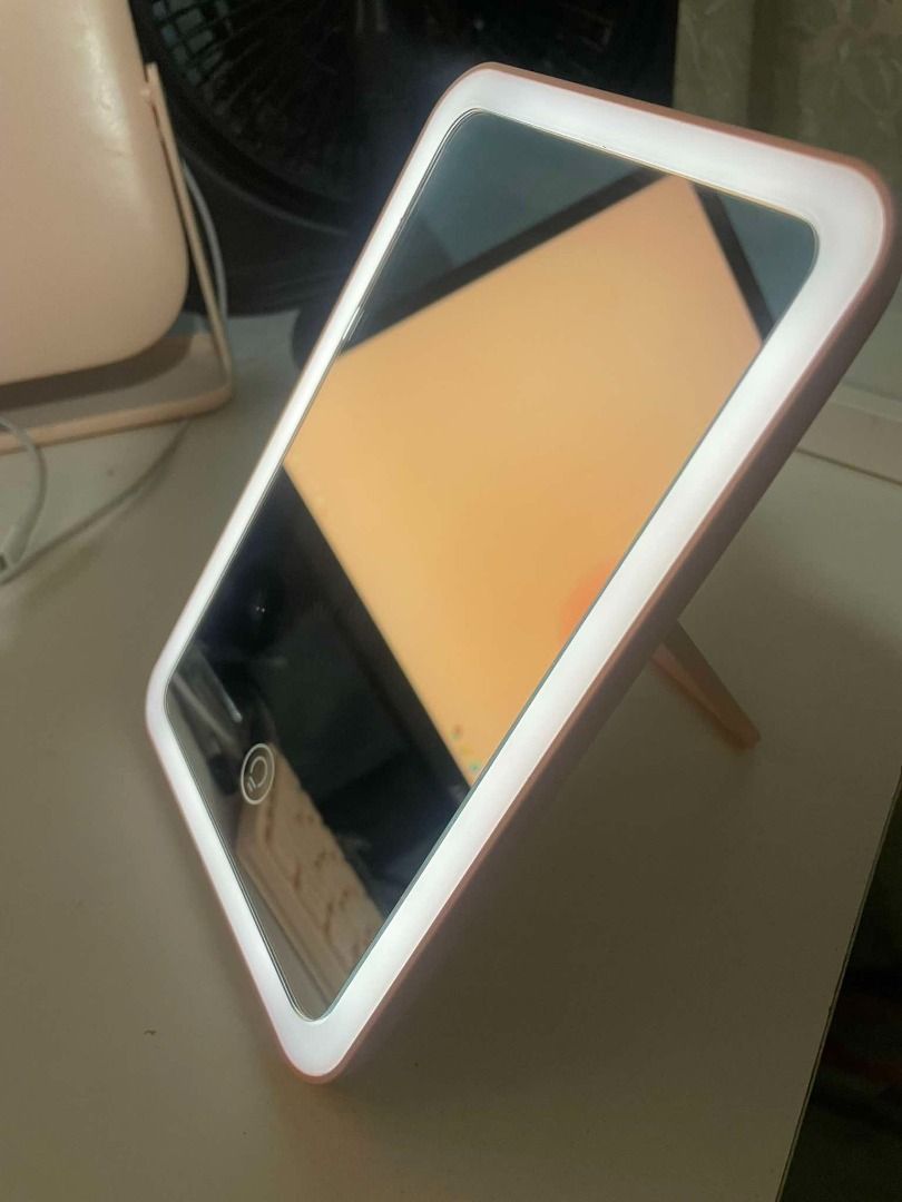 miniso LED mirror (Category: Mirrors) located in Pasig City. Submitted by severousayaayaaa (Listing ID 1352901590, Image 3). Description: - funds for tuition - plus free battery.