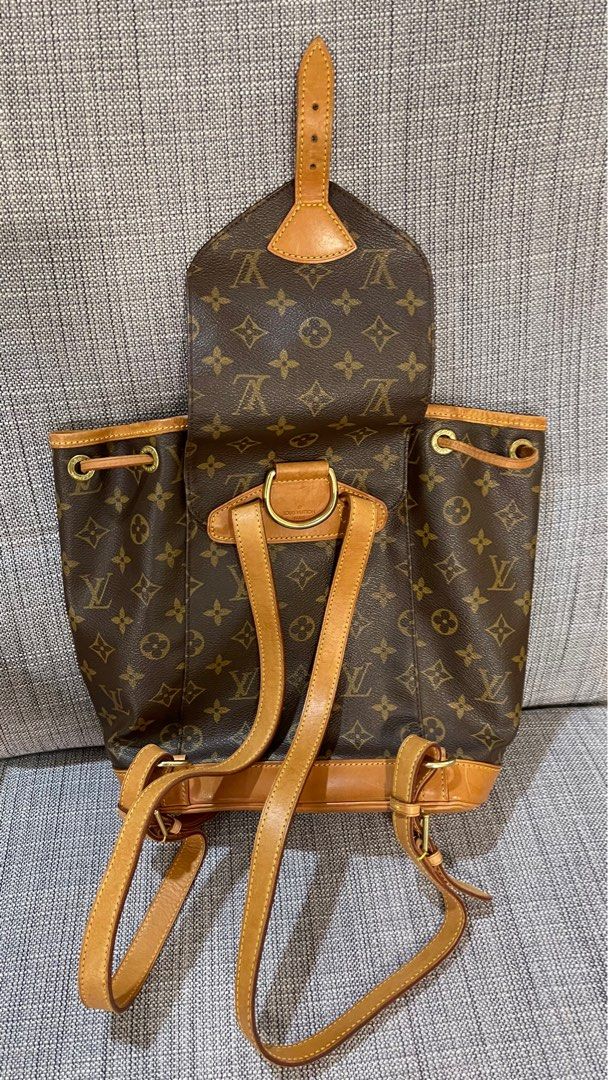 MM Montsouris Backpack (Category: Luxury Bags & Wallets) located in San Juan City. Submitted by kriszy_coo (Listing ID 1352895778, Image 3). Description: Original LV from Japan. MM Montsouris Backpack. Pwede niyo po ipa legit check. I got this 2 years ago na sa US pa kami nakatira. Hindi ko masyadong magagamit dito sa Pinas kaya ebebenta nalang. Message lang for more details ng picture para iwas nakaw pic ng mga scammers. .