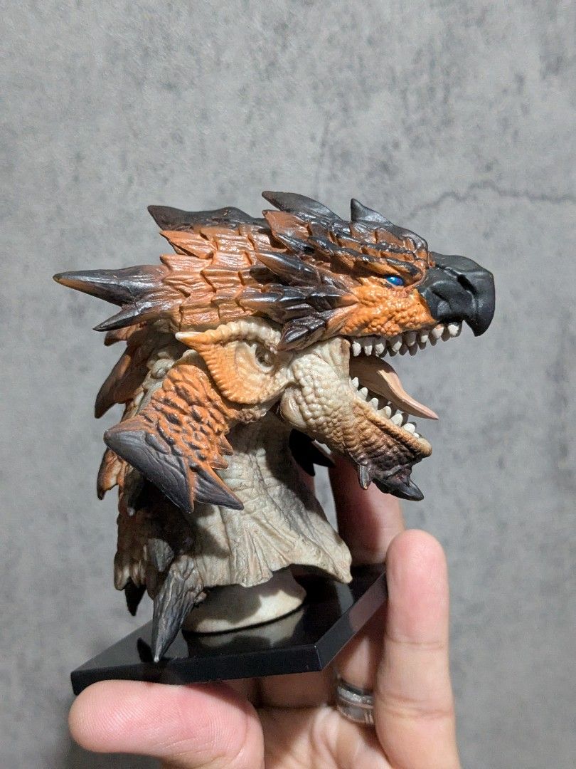 Monster Hunter 3 RATHALOS Head Figure Capcom (Category: Figurines & Statues) located in Makati City. Submitted by thepatentedmill.ph (Listing ID 1353004391, Image 2). Description: - Monster Hunter 3 RATHALOS Head Figure Capcom. - Good Condition - Price: 1,500.00 / Slightly Negotiable RFS: Decluttering.