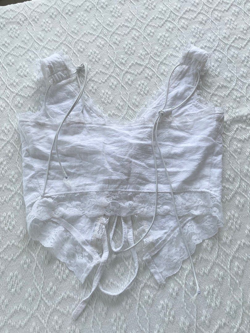 Munimuni Ylang Ylang Set (XS) (Category: Sets or Coordinates) located in San Pedro. Submitted by gumamelagal (Listing ID 1352921506, Image 2). Description: ⚪️ never worn myself but bought from another carouseller ⚪️ selling for hm i got mop: gcash, bdo mod: j&t, lalamove.