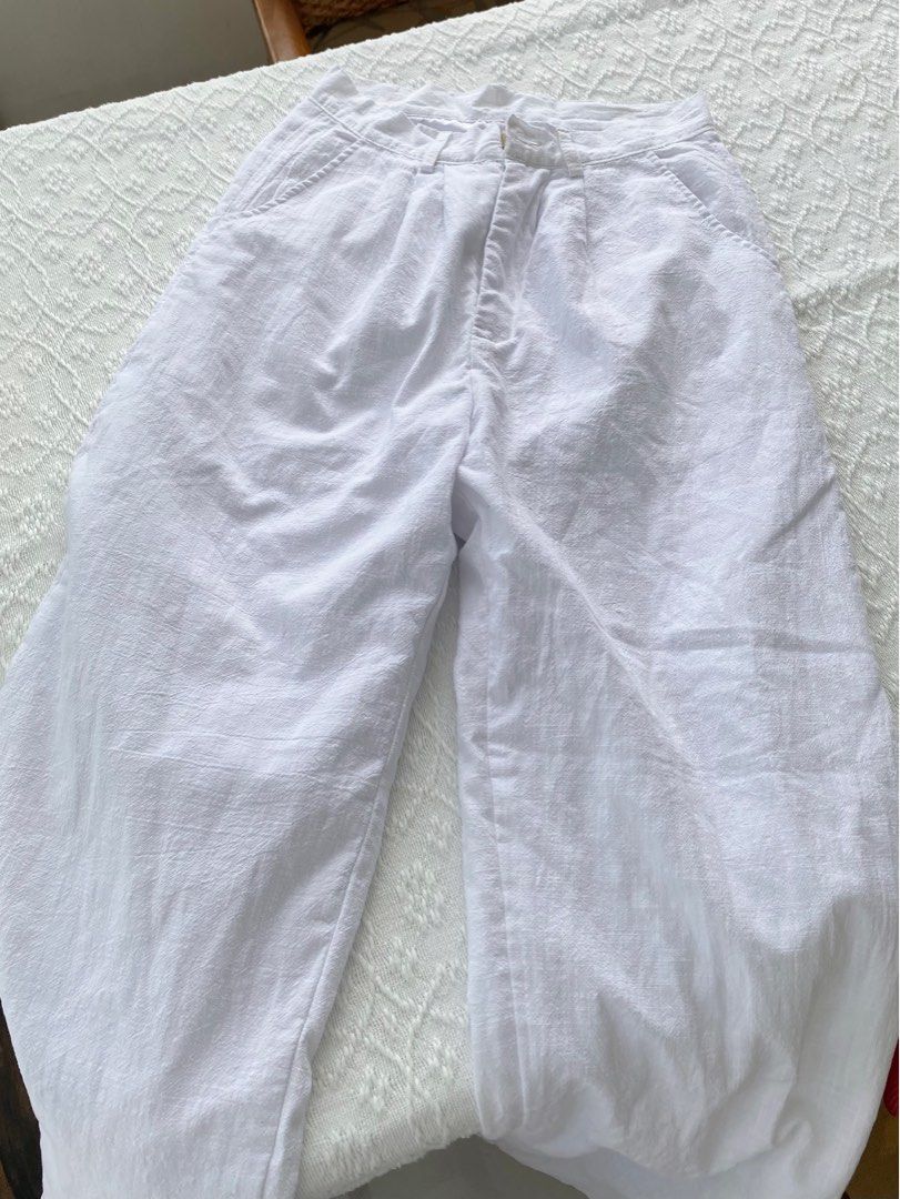 Munimuni Ylang Ylang Set (XS) (Category: Sets or Coordinates) located in San Pedro. Submitted by gumamelagal (Listing ID 1352921506, Image 3). Description: ⚪️ never worn myself but bought from another carouseller ⚪️ selling for hm i got mop: gcash, bdo mod: j&t, lalamove.