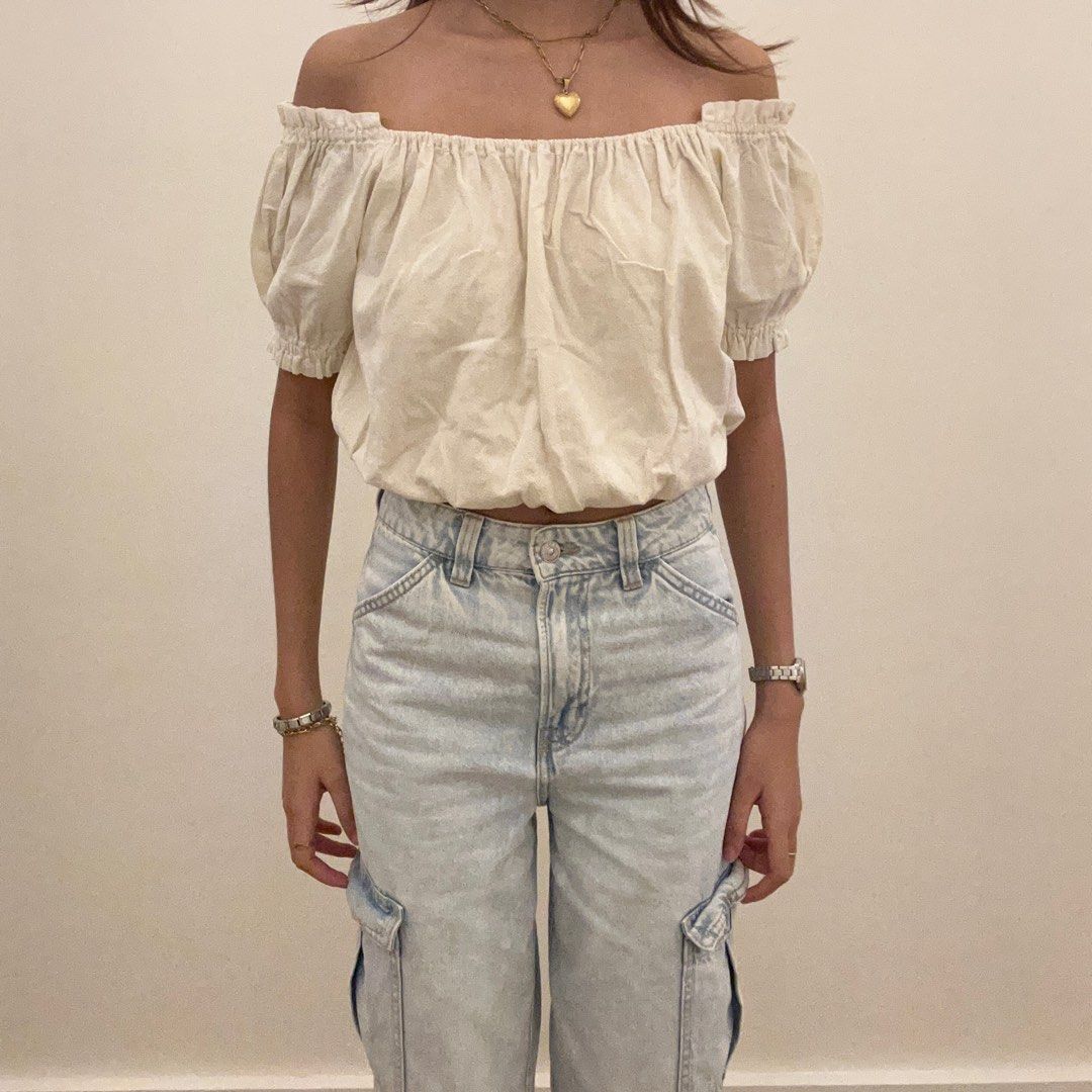 Off shoulder Top (Category: Blouses) located in Manila. Submitted by rayennss (Listing ID 1352992159, Image 1). Description: - 10/10 condition - from bk, thailand - fits medium.