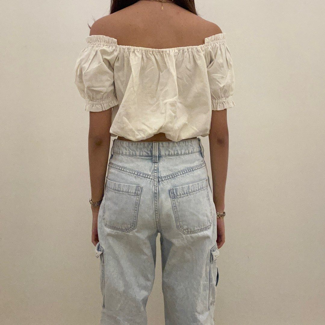 Off shoulder Top (Category: Blouses) located in Manila. Submitted by rayennss (Listing ID 1352992159, Image 2). Description: - 10/10 condition - from bk, thailand - fits medium.