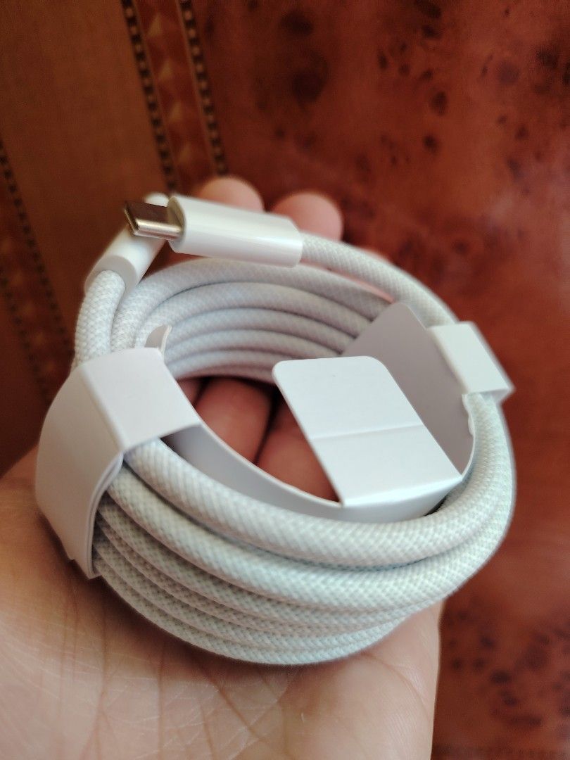 Original apple 240w 2m Usb-C Macbook charger (Category: Cables & Chargers) located in Makati City. Submitted by usmansaima55554 (Listing ID 1352878126, Image 3). Description: 240w 2m Usb-C Macbook Charger MODE OF PAYMENT ✅COD ✅GCASH ✅PAYMAYA VIA LALAMOVE, GRAB OR U CAN BOOK YOUR OWN RIDER TO PICK UP. 7DAYS WARRANTY AND SAME DAY DELIVERY ‼️ Pm for sure buyer 😉.