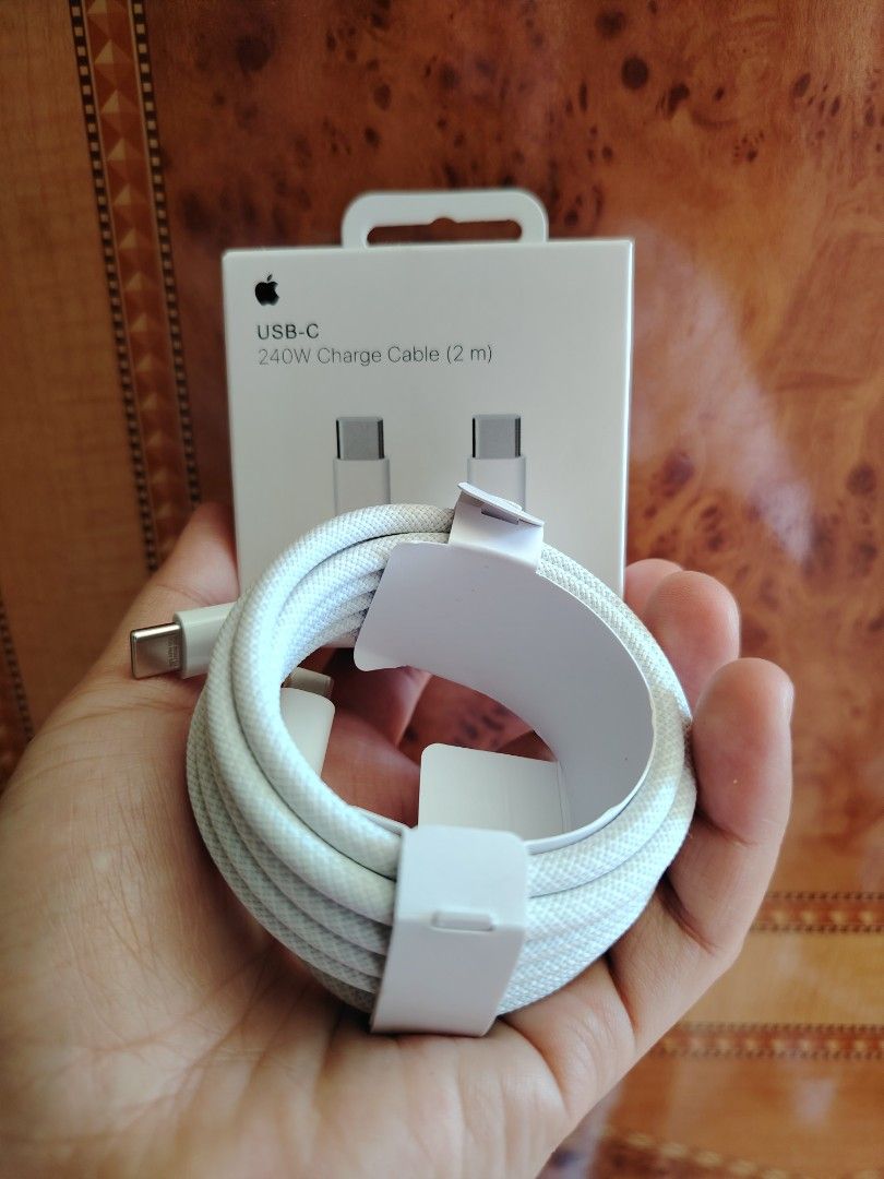 Original apple 240w 2m Usb-C Macbook charger (Category: Cables & Chargers) located in Makati City. Submitted by usmansaima55554 (Listing ID 1352878126, Image 2). Description: 240w 2m Usb-C Macbook Charger MODE OF PAYMENT ✅COD ✅GCASH ✅PAYMAYA VIA LALAMOVE, GRAB OR U CAN BOOK YOUR OWN RIDER TO PICK UP. 7DAYS WARRANTY AND SAME DAY DELIVERY ‼️ Pm for sure buyer 😉.