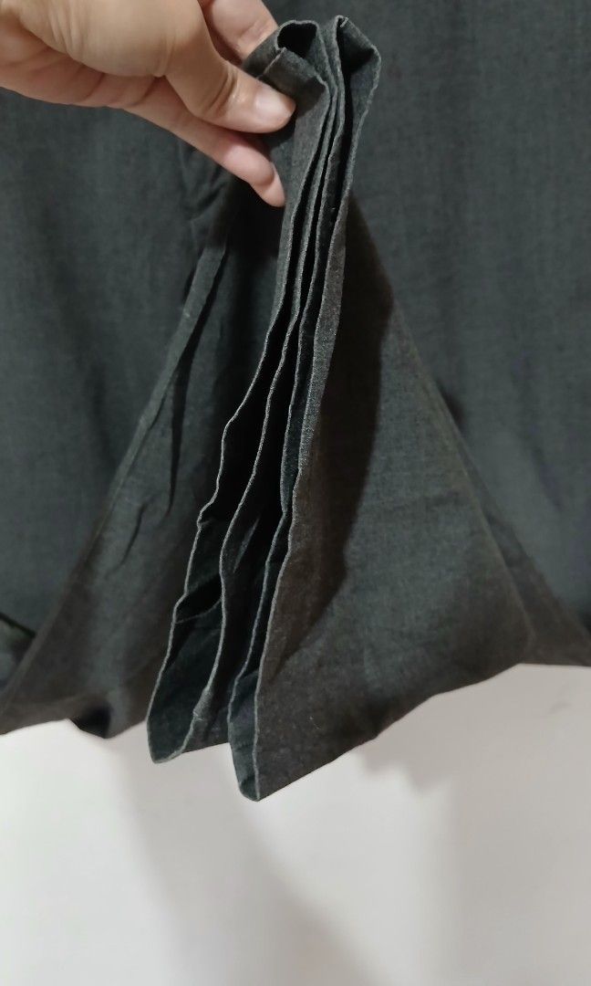 PERRY ELLIS FORMAL SLACKS PLUS SIZE PANTS FOR MENS SIZE 38 (Category: Trousers) located in San Pedro. Submitted by ziamiel (Listing ID 1352879430, Image 3). Description: WAIST 36" on tag / 38"via tape measure LENGTH 42" LEG 14" LEG HOLE 9.5" BRAND:PERRY ELLIS CONDITION:LIGHTLY USED MINIMAL LINTS ON WAISTBAND STILL IN GOOD CONDITION COLOR RATE:8/10 DARK GRAY NOTE:ALL ITEMS ARE FROM US THRIFT BOX NEED WASH AND SOME PICTURES MAY VARY DUE TO LIGHTING