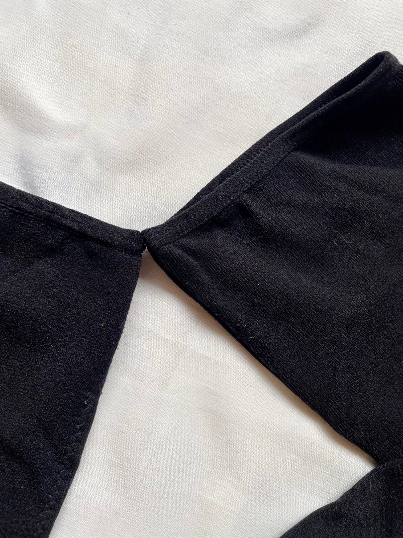PRE-LOVED black off shoulder crop top (Category: Longsleeves) located in Santa Margarita. Submitted by vstrove (Listing ID 1352930166, Image 2). Description: PERFECT GIRL’S NIGHT OUT FIT🪩👯‍♀️ ✨IN GOOD CONDITION ✨ONLY USED ONCE .