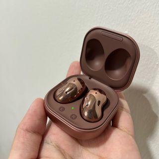(Category: ) located in . Submitted by hellopheebs (Listing ID 1352977118, Image 1). Description: .