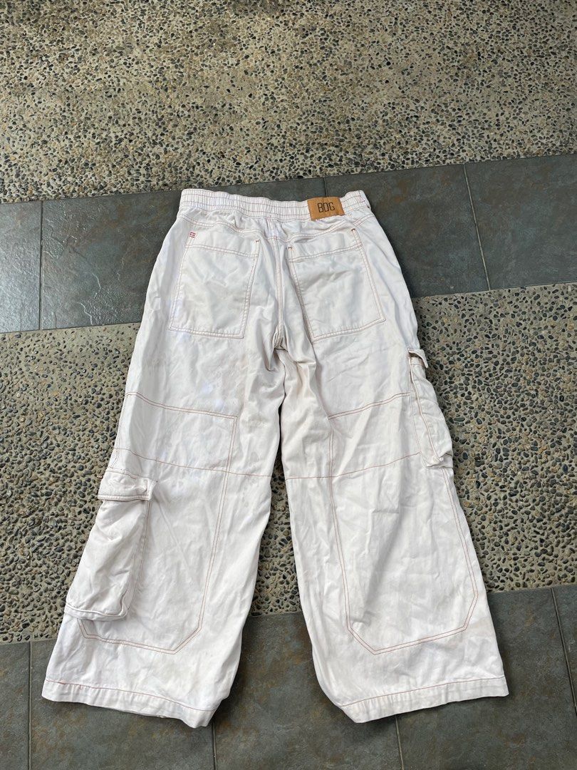 Super Baggy White Cargo Pants (Category: Jeans) located in Cainta. Submitted by FirstBuys (Listing ID 1352969930, Image 3). Description: NEGO 32-35 waist (garterized) length 40 leg open 13 issue: stains at the back check last pic grunge opium alt carti baggy pants baggy jeans white pants elephant pants .