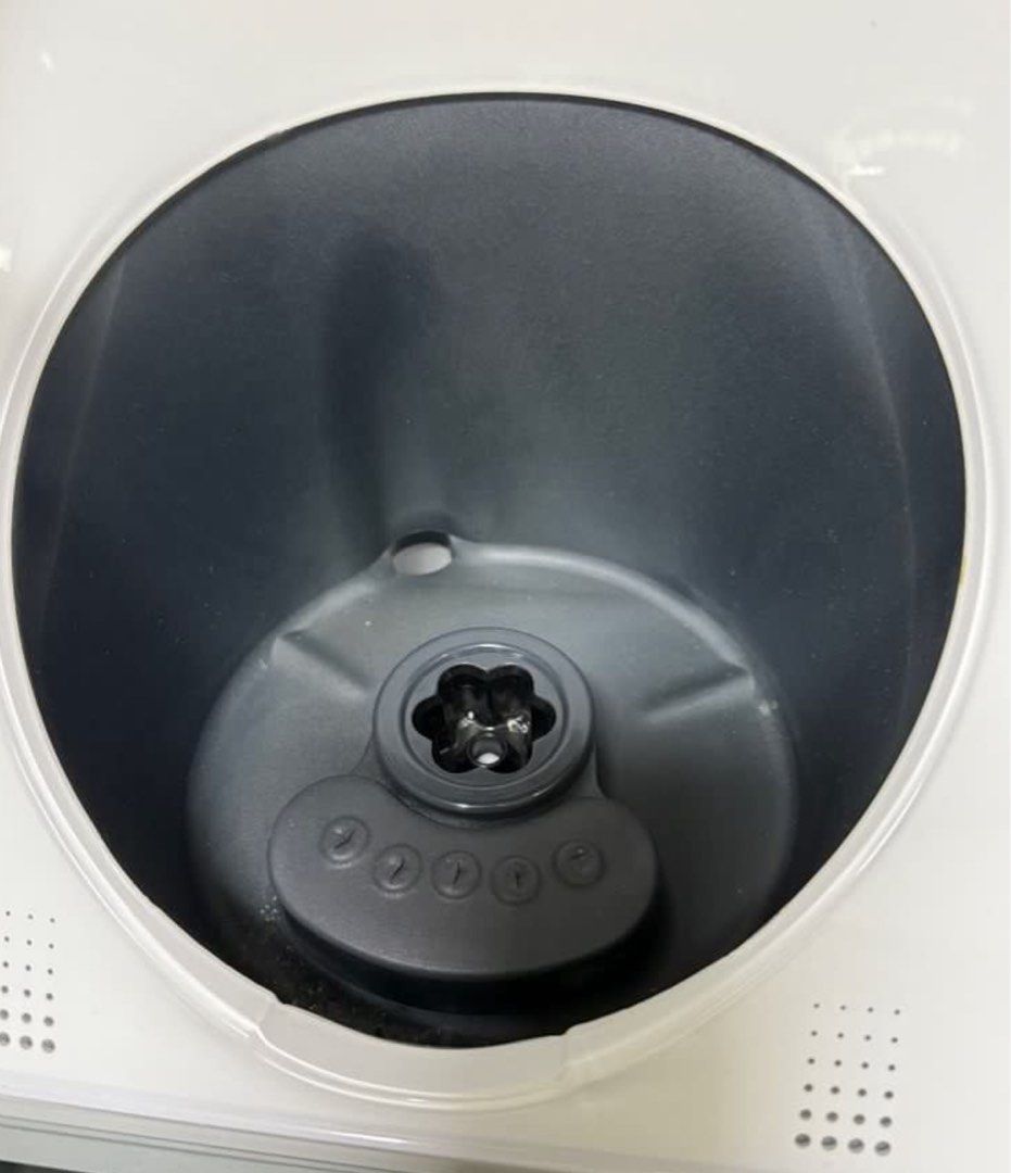 Thermomix TM6 (Category: Juicers, Blenders & Grinders) located in Singapore. Submitted by pokiepika (Listing ID 1352888997, Image 2). Description: Lightly used along with other items in pic above .