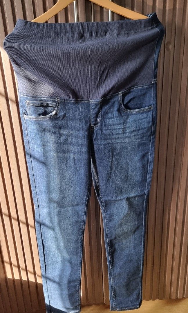 Uniqlo maternity pants in denim (Category: Maternity wear) located in San Juan City. Submitted by bianca_0 (Listing ID 1352974010, Image 1). Description: never used.