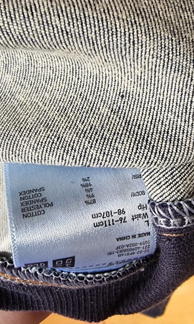 Uniqlo maternity pants in denim (Category: Maternity wear) located in San Juan City. Submitted by bianca_0 (Listing ID 1352974010, Image 3). Description: never used.