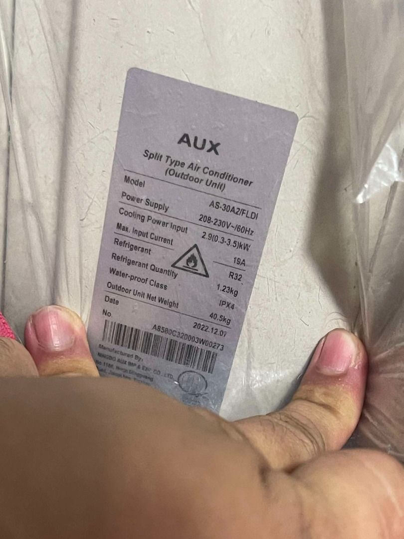 Used AUX Inverter 3.0H Split Type Air Conditioner (Category: Air Conditioning and Heating) located in Pateros City. Submitted by earthissoft (Listing ID 1352926695, Image 2). Description: - Bought for P60,000 - Bought online from " I Love Aircon-Phils " page - Used for 6months in Sneaker Store before - Need gone ASAP - Pay visit in our location for actual inspection Issue: - pinutol yung mga connectors/hose na naka kabit due to mishandling ng dis