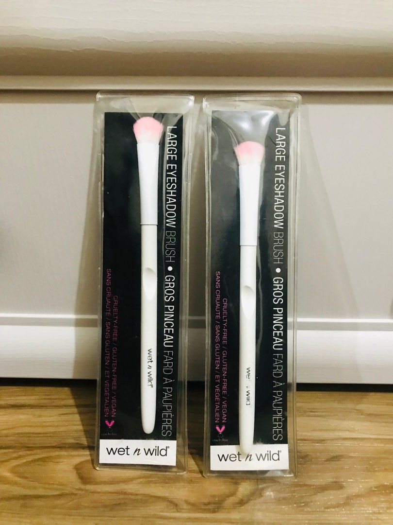Wet n Wild Large Eyeshadow Brush (Category: Makeup) located in Taguig. Submitted by lind_city (Listing ID 1352876655, Image 1). Description: 2pcs available 50 each .