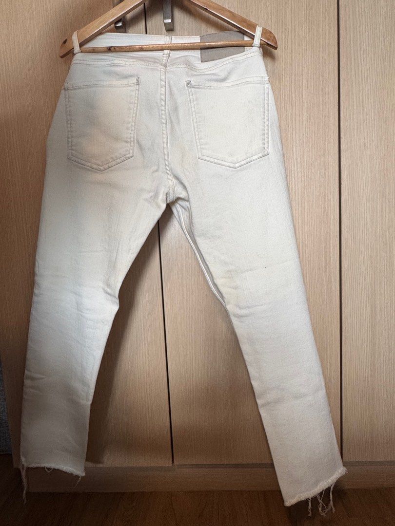 Zara Cropped White Denim (Category: Jeans) located in Taguig. Submitted by jcs86 (Listing ID 1352949964, Image 2). Description: Zara Cropped White Denim Slim Fit Slight staining. Barely noticeable. (Check 3rd photo) Size 34 ** Buyer books and shoulders shipping. **.