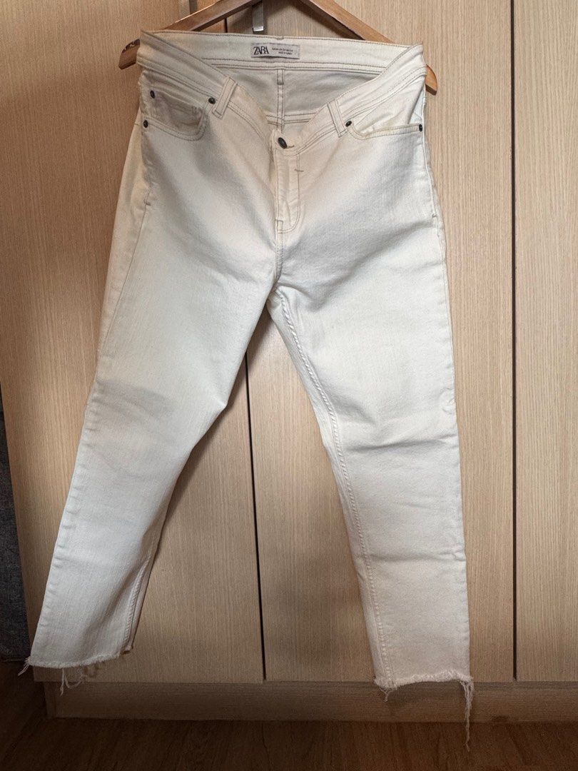 Zara Cropped White Denim (Category: Jeans) located in Taguig. Submitted by jcs86 (Listing ID 1352949964, Image 1). Description: Zara Cropped White Denim Slim Fit Slight staining. Barely noticeable. (Check 3rd photo) Size 34 ** Buyer books and shoulders shipping. **.