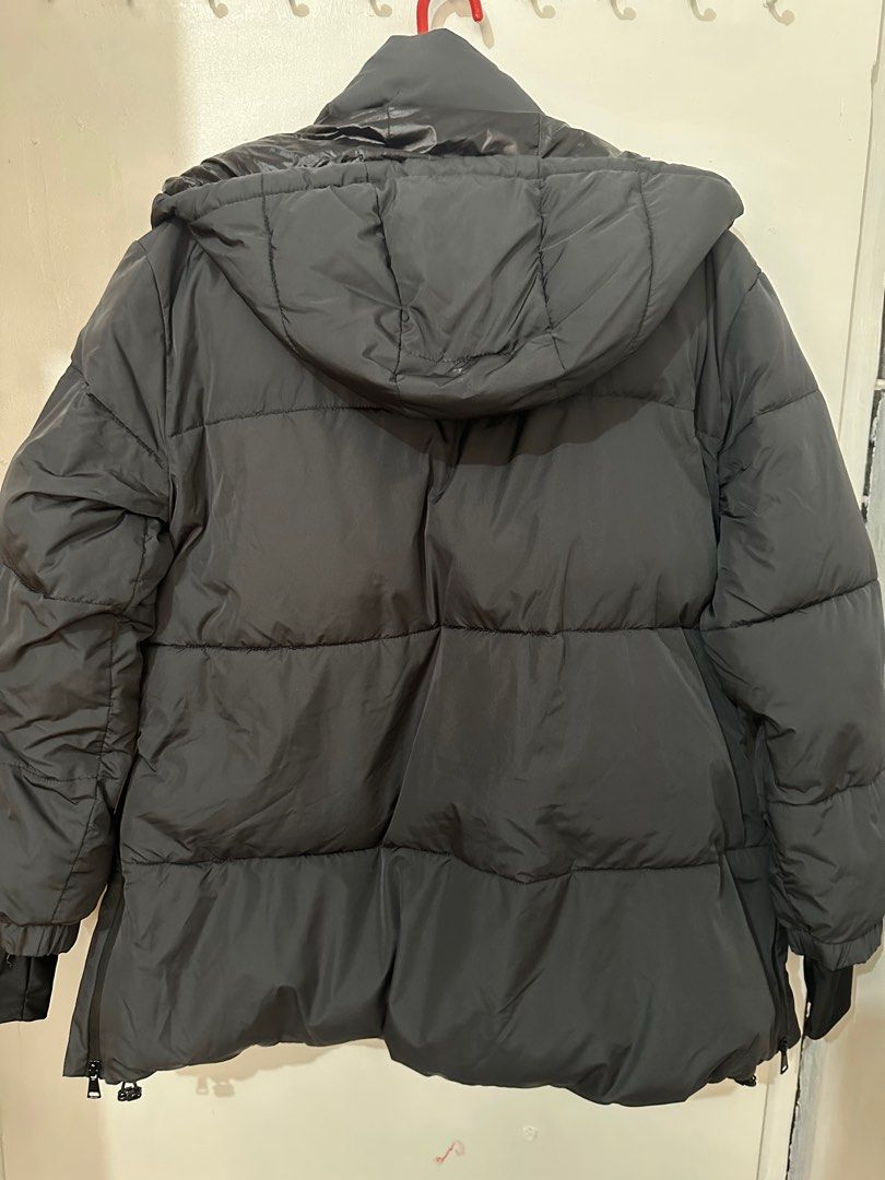 Zara Puffer Jacket for Women (Category: Coats, Jackets and Outerwear) located in Antipolo. Submitted by decluttertosave (Listing ID 1352897459, Image 3). Description: .