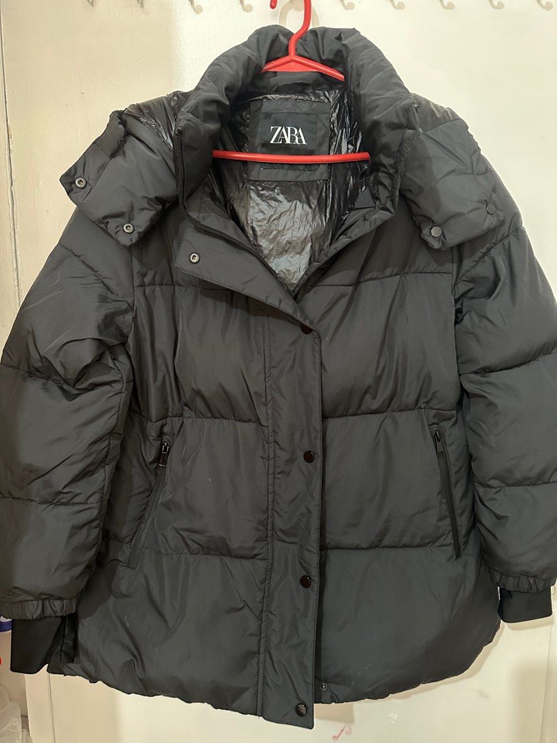 Zara Puffer Jacket for Women (Category: Coats, Jackets and Outerwear) located in Antipolo. Submitted by decluttertosave (Listing ID 1352897459, Image 2). Description: .