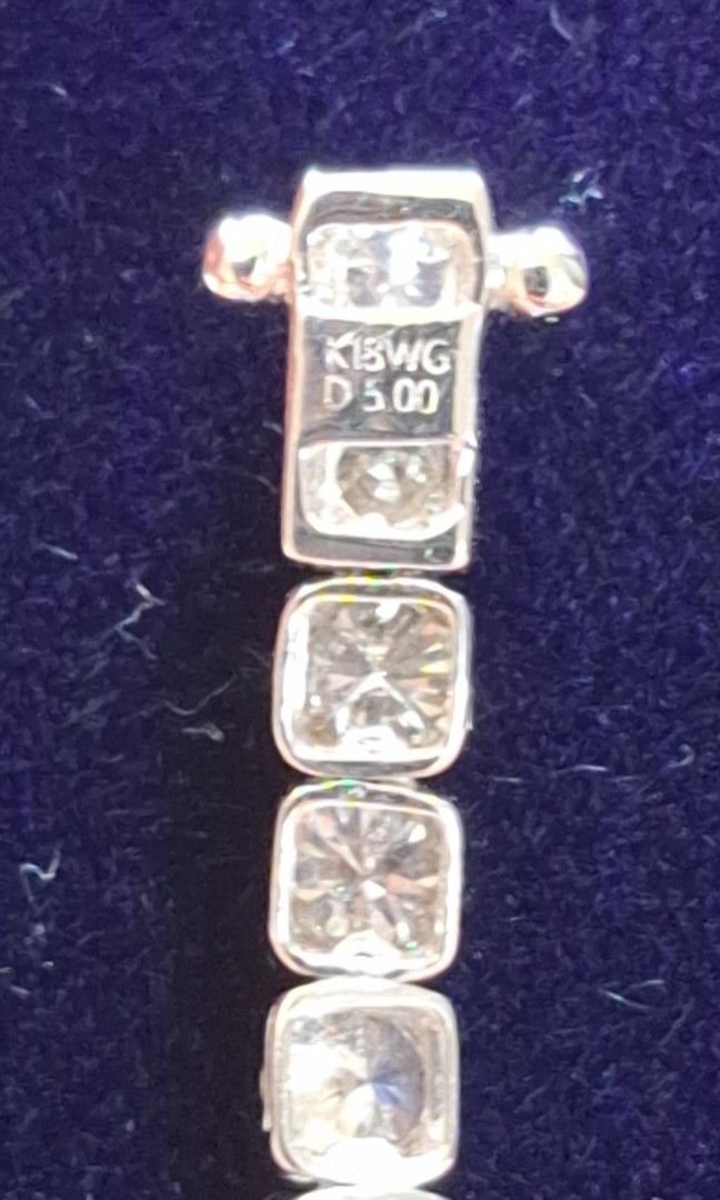 5ct Natural Diamond Tennis Bracelet (Category: Jewelry) located in Paranaque City. Submitted by bic_350 (Listing ID 1353065179, Image 3). Description: 100% natural diamonds boxtype, open back Onhand, ready to pickup/ship 18k whitegold japan setting, engraved with certificate si-vs, g color maputi, mabrilyo 5.65g , 17 3/4 cm with certificate, can bring own tester.