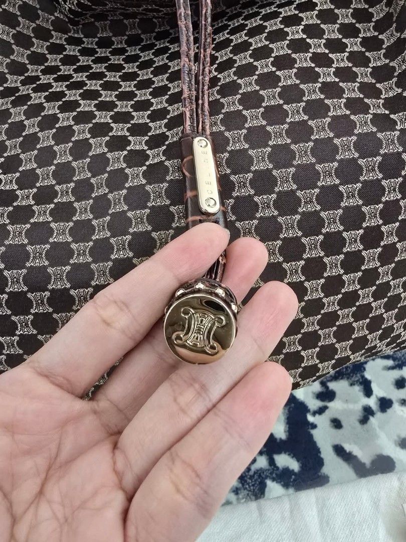 😱 Legit 💯 LOOKS NEW! (Category: Luxury Bags & Wallets) located in General Santos City (Dadiangas). Submitted by braverabbit.67 (Listing ID 1353077732, Image 2). Description: Pretty C E L I N É 😱😱 OHHWW myyyy...😭🙏🏻 GUARANTEED ORIG💯✅ LOOKS NEW! in Excellent Condition Large Hobo bag ‼️𝗦𝘂𝗿𝗲 𝗯𝘂𝘆𝗲𝗿 𝗺𝗮𝘆 𝗿𝗲𝗾𝘂𝗲𝗦𝘁 𝗺𝗼𝗿𝗲 𝗱𝗲𝘁𝗮𝗶𝗹𝗲𝗱 𝗽𝗶𝗰𝗦📸📸.