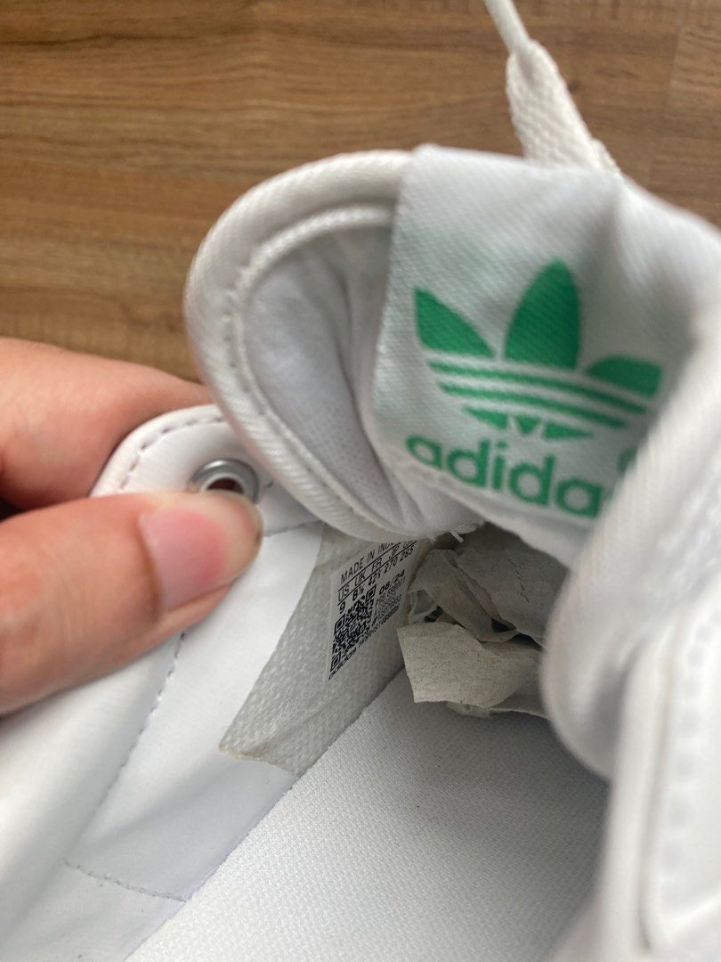 Adidas Rod Laver White and Green (Category: Sneakers) located in Pasig City. Submitted by externalparadise (Listing ID 1353050254, Image 3). Description: Received as a gift. I don't fit the size so I wasn't able to use it. I'm just letting go of the item..