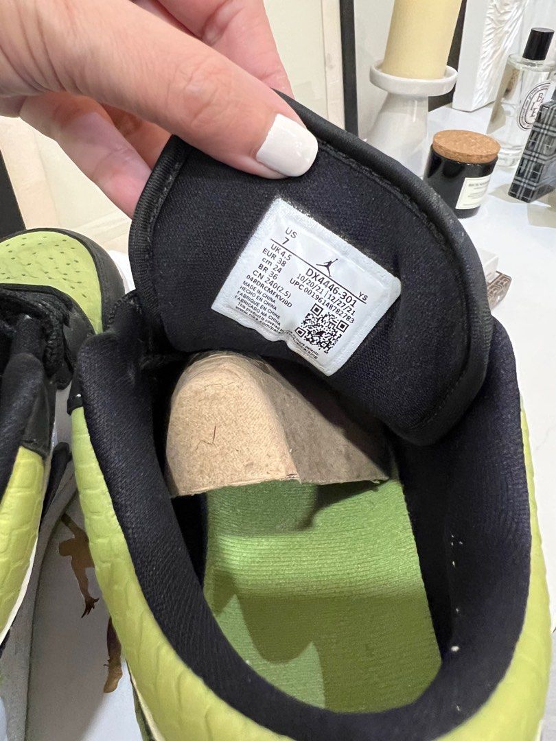 Air Jordan SE low Green black Snake (Category: Sneakers) located in Quezon City. Submitted by stuffhereandthere (Listing ID 1353065970, Image 3). Description: Great buy! Year of the snake , Jordan SE low green/ black combi 🐍 Size 7 womens ( 24cm) Good as new 9.5/10 Decluttering Complete inclusions / box / receipt.