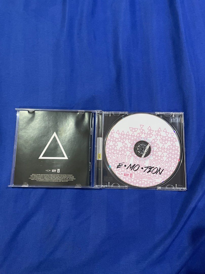 AUTHENTIC Carly Rae Jepsen Autographed CD (Category: CDs & DVDs) located in Pasig City. Submitted by awwy28 (Listing ID 1353198952, Image 2). Description: Got the signed cd during her PH concert in 2015 (confident in the authenticity).