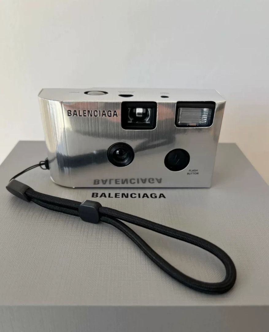 BALENCIAGA フィルムカメラ 2025年 ギフト Balenciaga VIC Disposable Film Camera, Photography, Cameras on