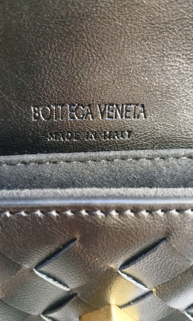 Bottega Veneta sling bag (Category: Luxury Bags & Wallets) located in Quezon City. Submitted by liambags (Listing ID 1353039484, Image 2). Description: Bottega Veneta 2 way bag no flaws size L 15cm X W 30cm with dust bag and card kindly pm me.