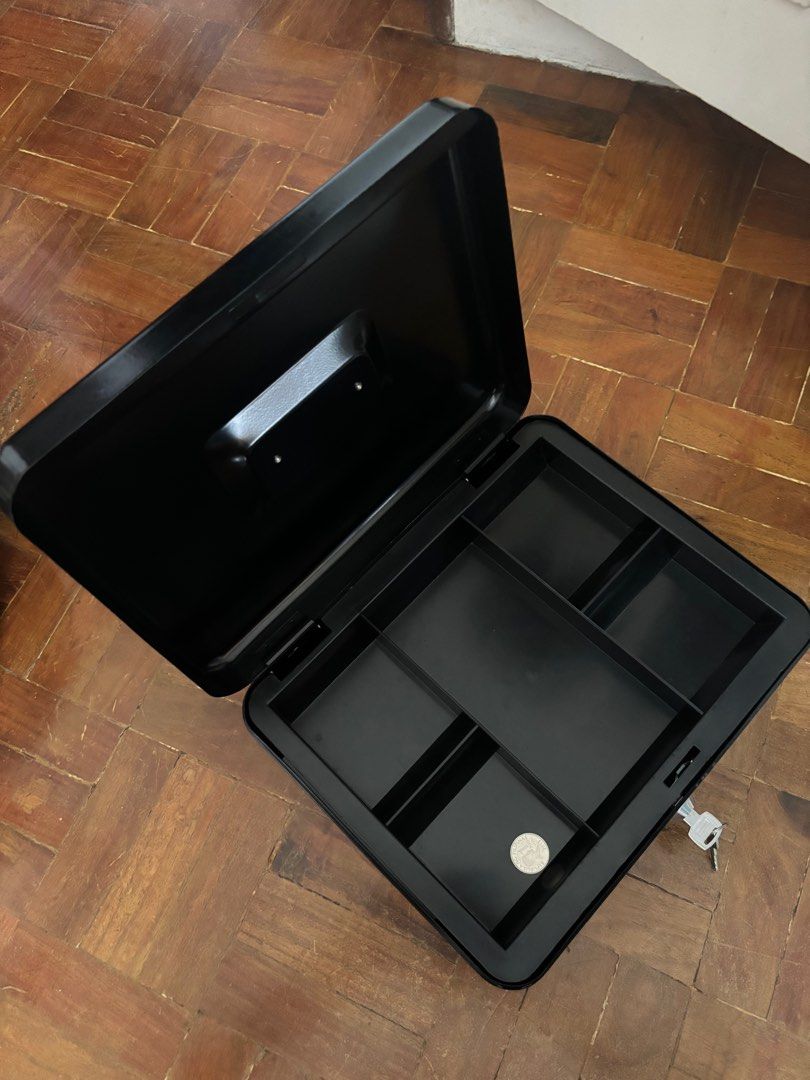 Cash Box with Tray and Keys (Category: Safe) located in Las Pinas. Submitted by nishimishi (Listing ID 1353099661, Image 3). Description: - Like New -Includes 1 separator tray and 2pcs keys - Only used once -11.5 in x 9 in 3.5 in (LxWxH).