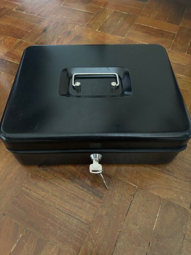 Cash Box with Tray and Keys (Category: Safe) located in Las Pinas. Submitted by nishimishi (Listing ID 1353099661, Image 1). Description: - Like New -Includes 1 separator tray and 2pcs keys - Only used once -11.5 in x 9 in 3.5 in (LxWxH).