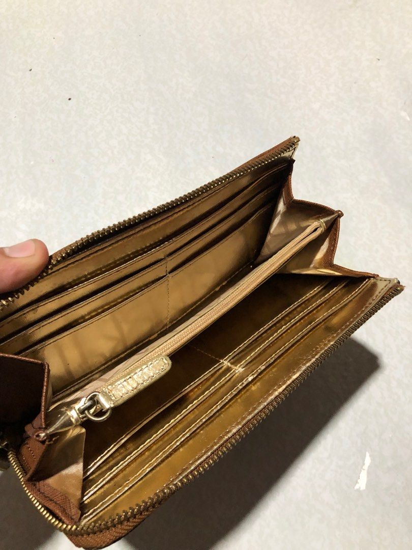CK WALLET (Category: Luxury Bags & Wallets) located in San Jose del Monte. Submitted by 50.50_split (Listing ID 1353137698, Image 2). Description: GOOD CONDITION.