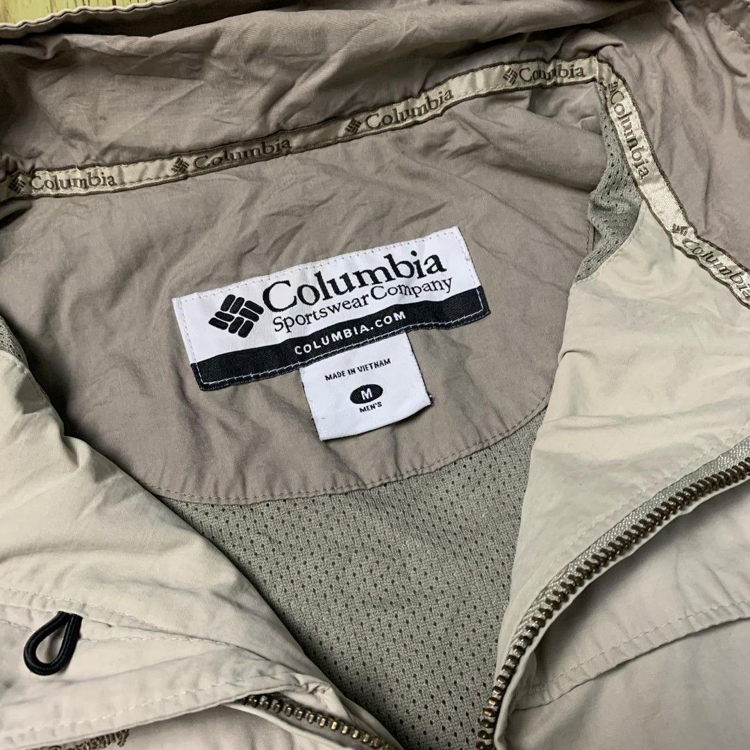 Columbia Khaki Full Zip Jacket (Category: Activewear) located in Bulacan. Submitted by ridersthrift_ph (Listing ID 1353124870, Image 2). Description: Columbia Khaki Full Zip Jacket Size Medium Men's Dimension - W 23.5 x L 26 inches Check flicks for details 1,385php Free Shipping Natiomwide (payment first basis) Gcash / BPI Jnt Express No COD.