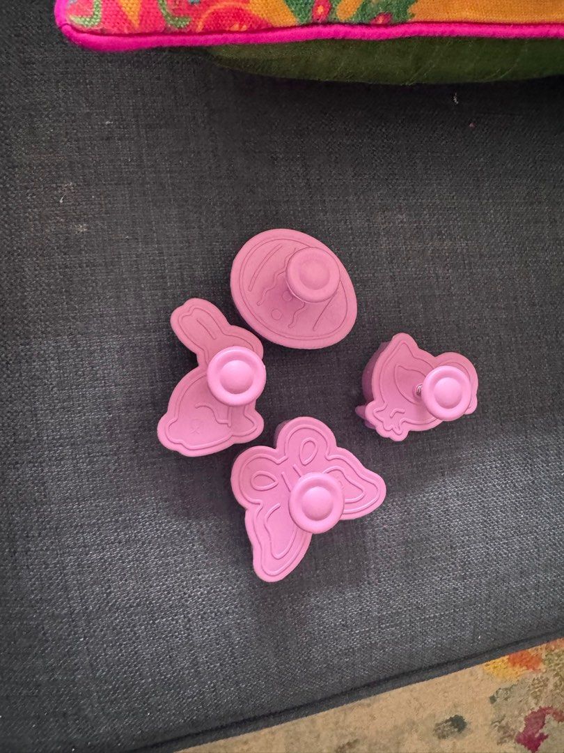 Easter theme cookie cutter (Category: Bakeware) located in Singapore. Submitted by seashells456 (Listing ID 1353087754, Image 1). Description: .