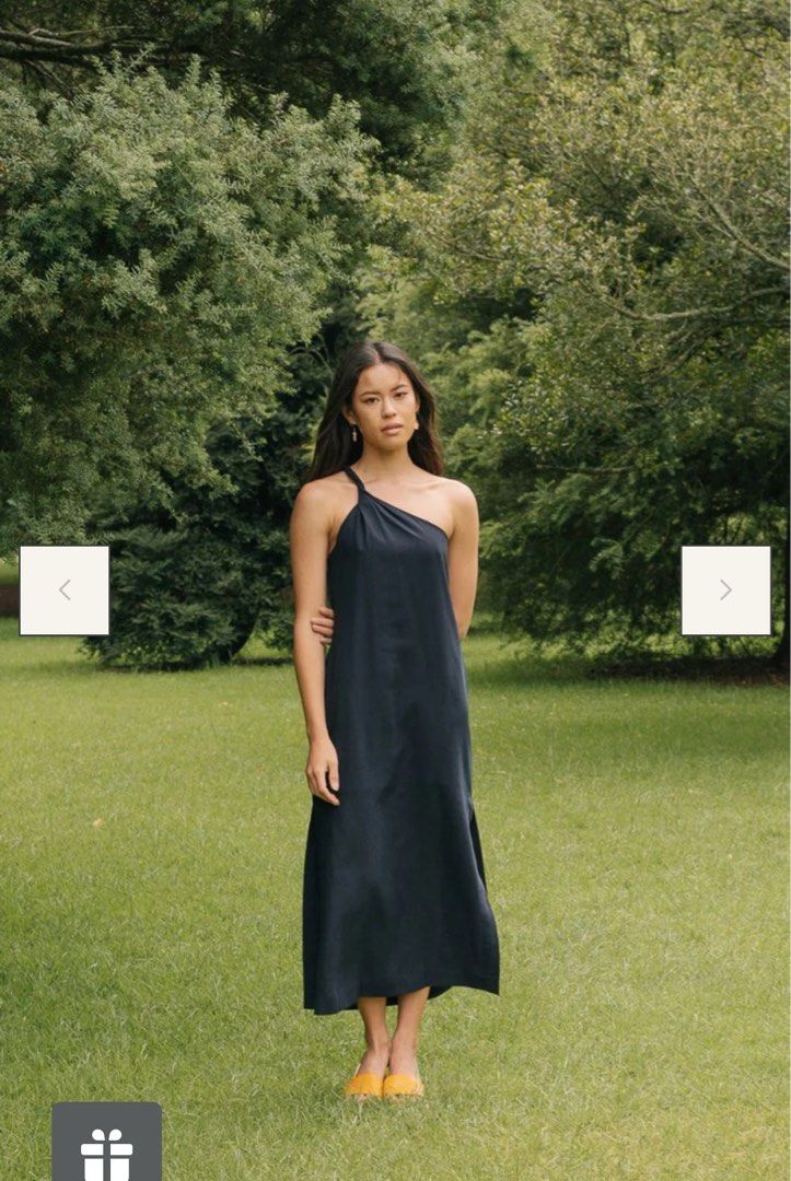 Esse Twist & Turn Toga Dress (Category: Dresses) located in Singapore. Submitted by zefashionista (Listing ID 1353066735, Image 1). Description: Size L but runs small, best fits a UK10 In excellent condition with no flaws .