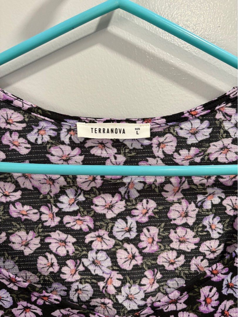 FLORAL DRESS (Category: Dresses) located in Caloocan City. Submitted by j.taberna (Listing ID 1353116958, Image 3). Description: FLORAL DRESS - CAN BE TIED SA WAIST SIZE: Large (stretchable) RFS: Decluttering ‼️PRICE STILL NEGOTIABLE‼️.